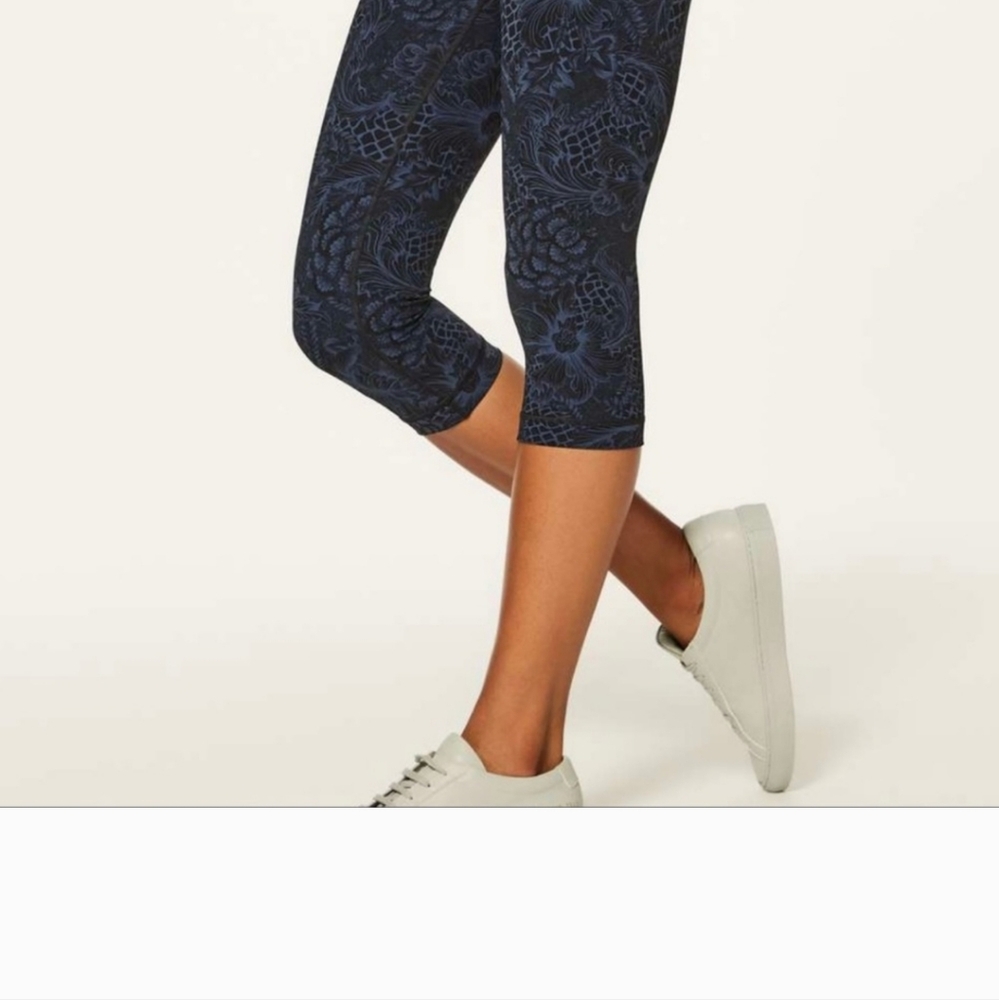 Lululemon Wunder Under Crop Leggings, Black and Blue Floral, Size 4 - Picture 9 of 10